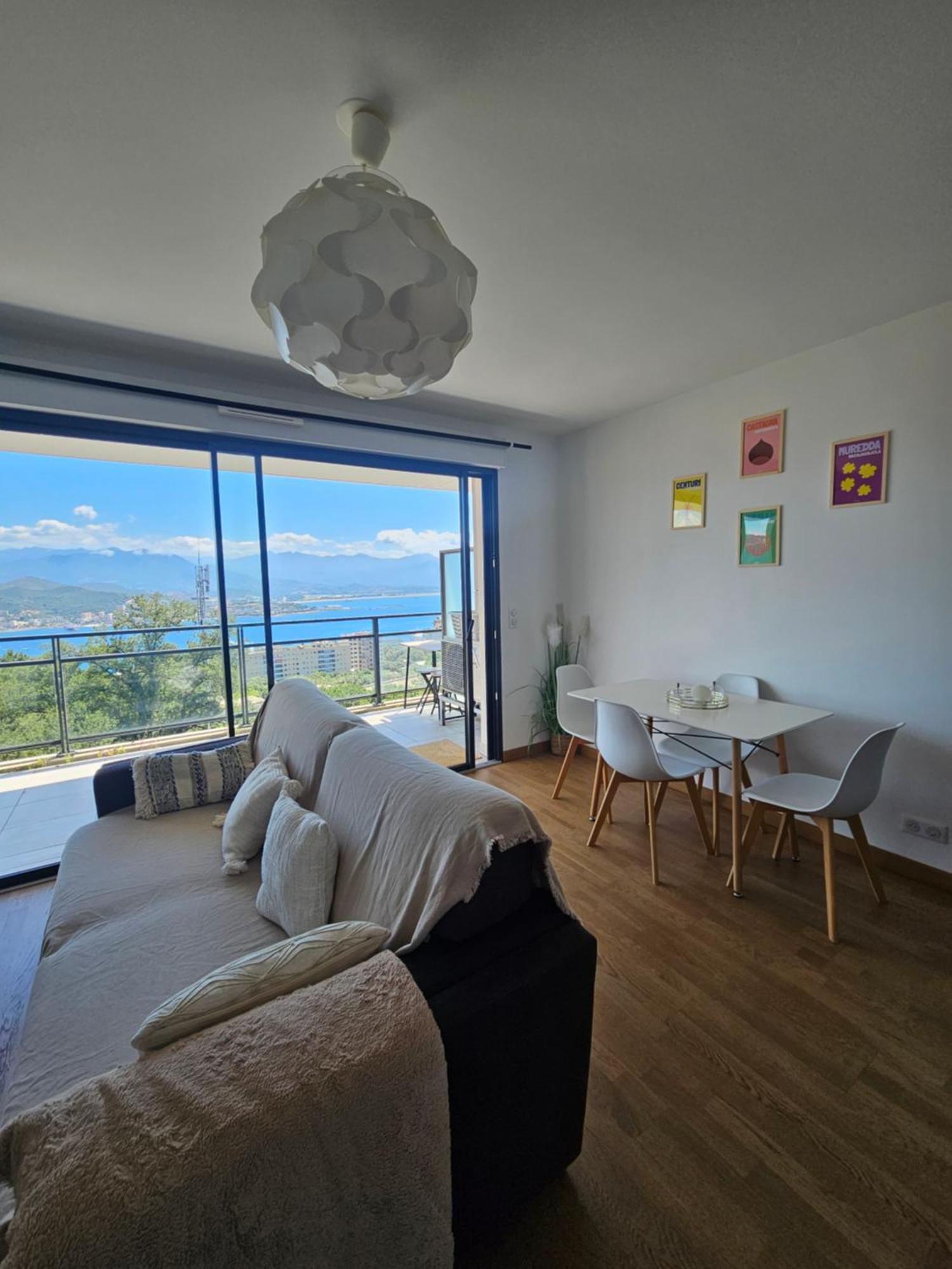 Terrasse Spacieuse, Vue & Clim Appartamento